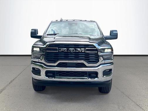 2025 RAM 2500 Tradesman Crew Cab 4x4 6'4' Box