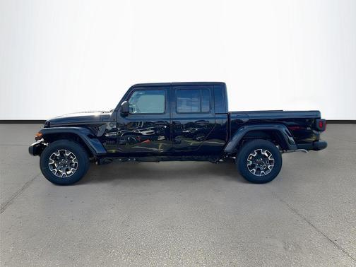 Black Clearcoat 2026 Jeep Gladiator Sahara 4x4