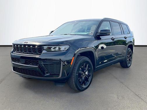Diamond Black Crystal Pearlcoat 2026 Jeep Grand Cherokee L Altitude