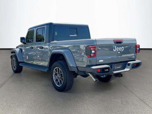 Granite Crystal Metallic Clearcoat 2020 Jeep Gladiator Overland