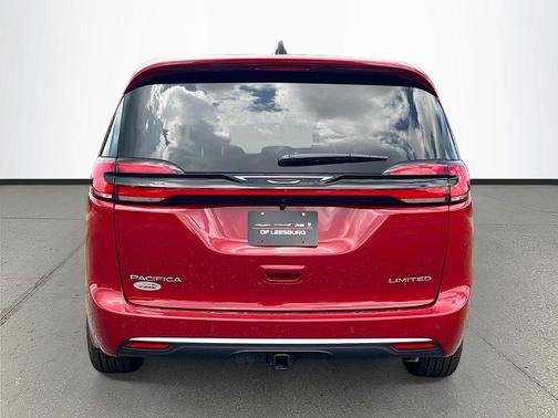 Red Hot Pearlcoat 2027 Chrysler Pacifica Limited