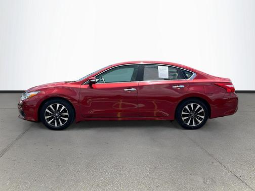 Cayenne Red 2016 Nissan Altima 2.5 SV