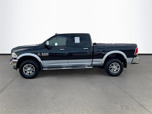 2017 RAM 2500 Laramie Crew Cab 4x4 6'4' Box