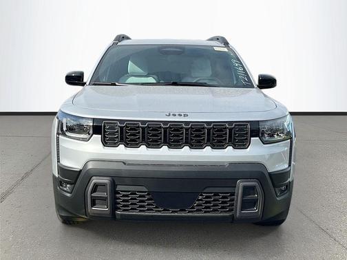 Silver Zynith Clearcoat 2026 Jeep Cherokee Laredo