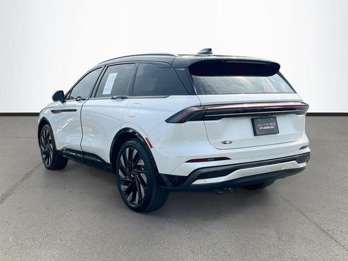 White Platinum Clearcoat Metallic 2025 Lincoln Nautilus Reserve
