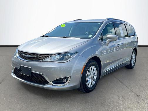 Billet Silver Metallic Clearcoat 2018 Chrysler Pacifica Touring-L Plus