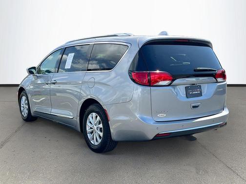 Billet Silver Metallic Clearcoat 2018 Chrysler Pacifica Touring-L Plus