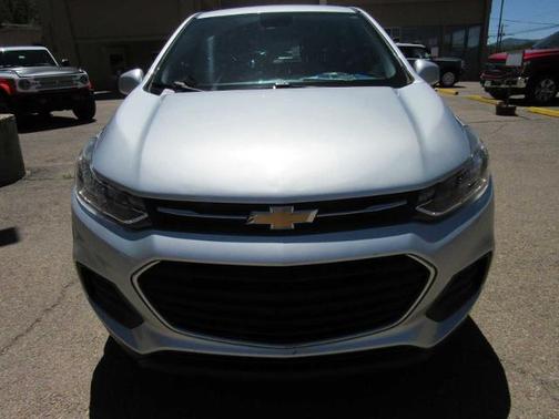 Silver Ice Metallic 2019 Chevrolet Trax LS