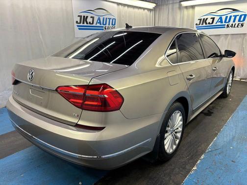 2016 Volkswagen Passat 1.8T SE