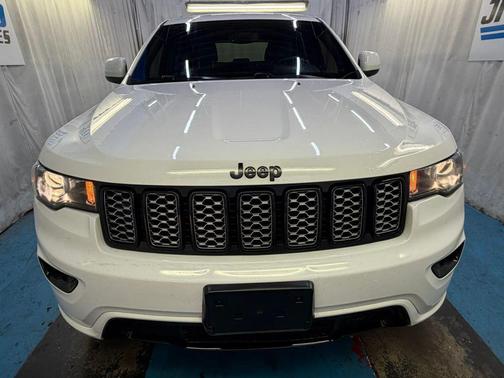 Bright White Clearcoat 2019 Jeep Grand Cherokee Altitude