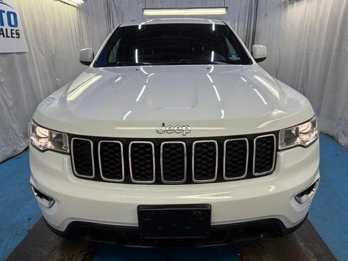 Bright White Clearcoat 2019 Jeep Grand Cherokee Laredo