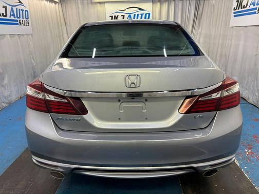 Lunar Silver Metallic 2017 Honda Accord EX-L