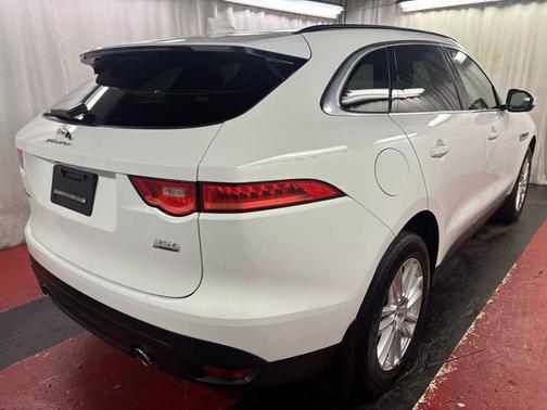 2017 Jaguar F-PACE 35t Prestige