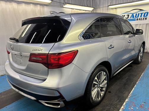 Lunar Silver Metallic 2017 Acura MDX 3.5L w/Technology Package