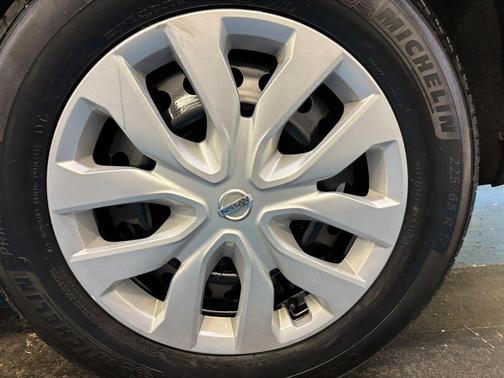 Gun Metallic 2019 Nissan Rogue S