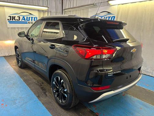 Mosaic Black Metallic 2023 Chevrolet Trailblazer LT