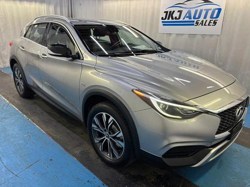 Blade Silver 2018 INFINITI QX30 Luxury