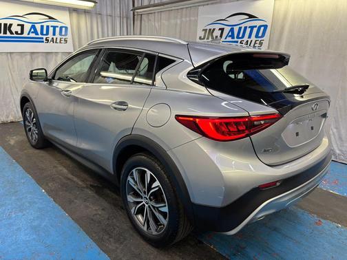 Blade Silver 2018 INFINITI QX30 Luxury