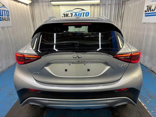 Blade Silver 2018 INFINITI QX30 Luxury