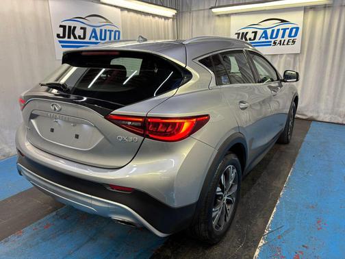 Blade Silver 2018 INFINITI QX30 Luxury