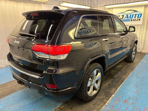 Brilliant Black Crystal Pearlcoat 2016 Jeep Grand Cherokee Overland