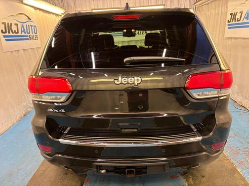 Brilliant Black Crystal Pearlcoat 2016 Jeep Grand Cherokee Overland