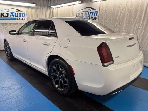 2016 Chrysler 300 S