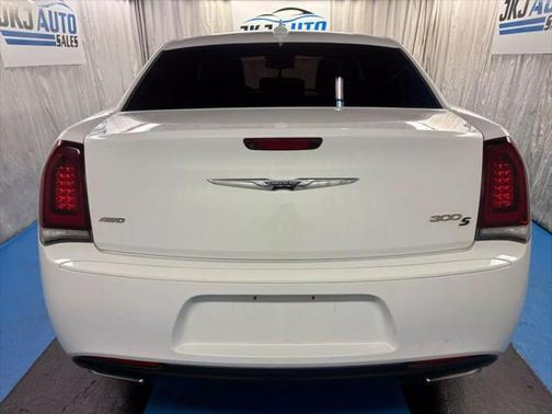 2016 Chrysler 300 S