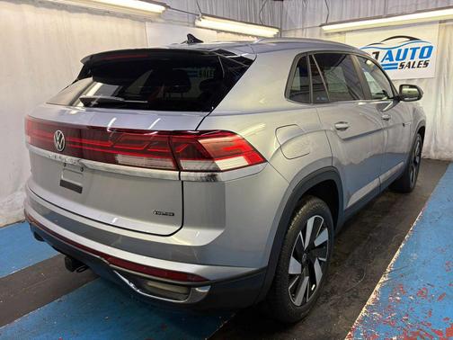 Silver Mist Metallic 2024 Volkswagen Atlas Cross Sport 2.0T SE w/Technology 4MOTION