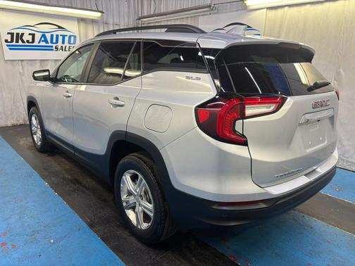 Quicksilver Metallic 2022 GMC Terrain SLE