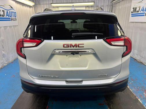 Quicksilver Metallic 2022 GMC Terrain SLE