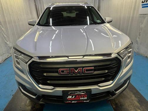 Quicksilver Metallic 2022 GMC Terrain SLE