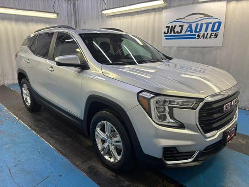 Quicksilver Metallic 2022 GMC Terrain SLE