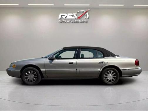 2002 Lincoln Continental Sedan 4D
