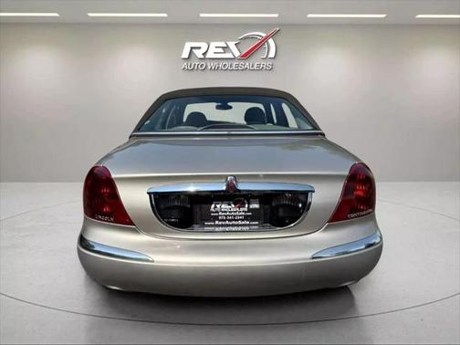 2002 Lincoln Continental Sedan 4D