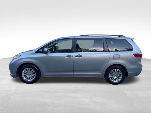 Silver Sky Metallic 2015 Toyota Sienna XLE