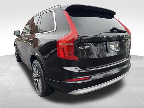 2022 Volvo XC90 T5 Momentum