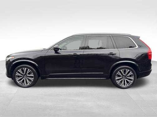 2022 Volvo XC90 T5 Momentum