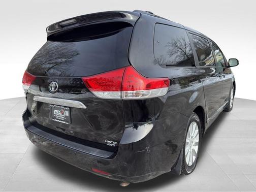 2013 Toyota Sienna XLE