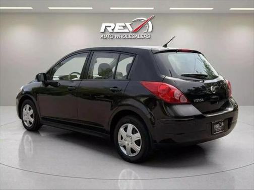 2011 Nissan Versa 1.8 S