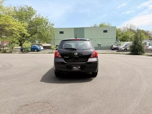 2011 Nissan Versa 1.8 S