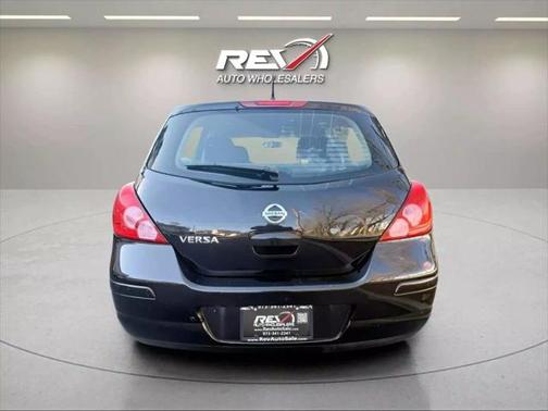 2011 Nissan Versa 1.8 S