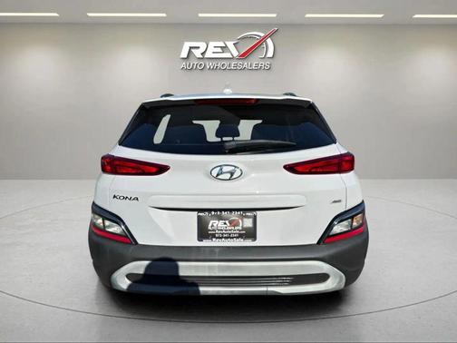 2022 Hyundai KONA SEL