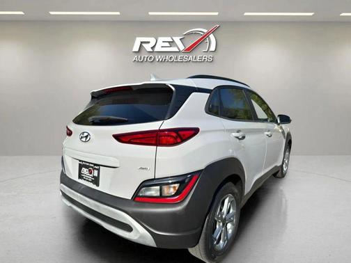 2022 Hyundai KONA SEL