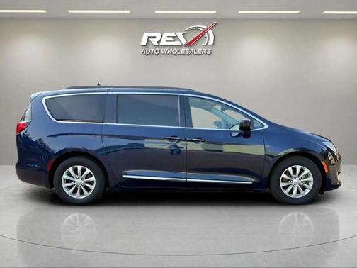 2018 Chrysler Pacifica Touring-L