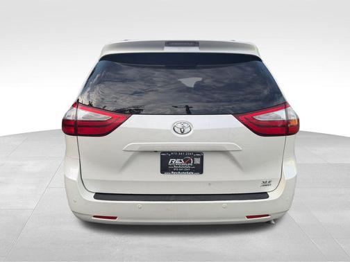 Blizzard Pearl 2015 Toyota Sienna XLE Premium