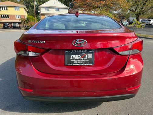 2015 Hyundai ELANTRA SE