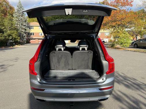 2018 Volvo XC90 T6 Momentum