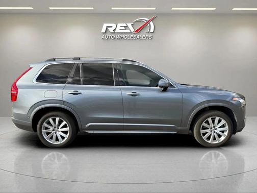 2018 Volvo XC90 T6 Momentum