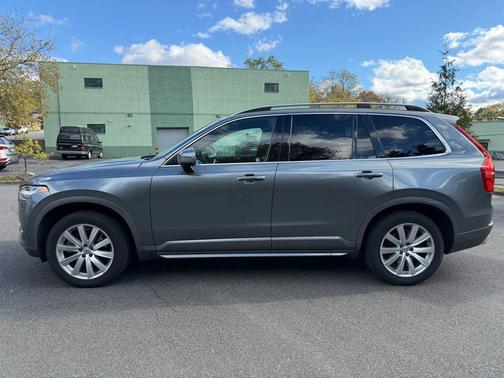 2018 Volvo XC90 T6 Momentum